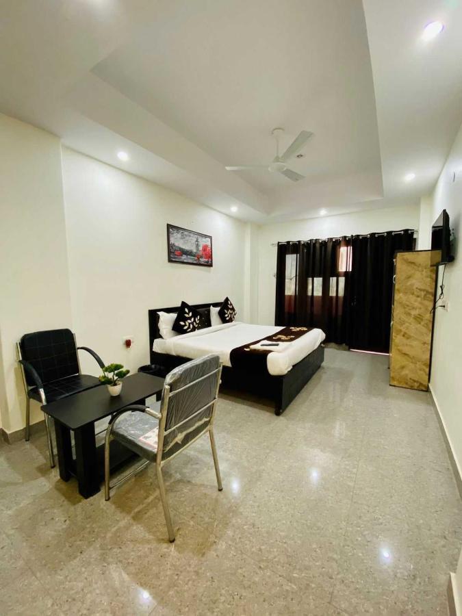 Hotel O K R Resdiancy Near Botanic Garden Of Indian Republic Νόιντα Εξωτερικό φωτογραφία