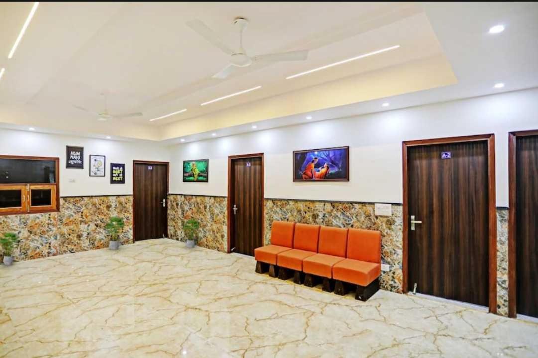 Hotel O K R Resdiancy Near Botanic Garden Of Indian Republic Νόιντα Εξωτερικό φωτογραφία